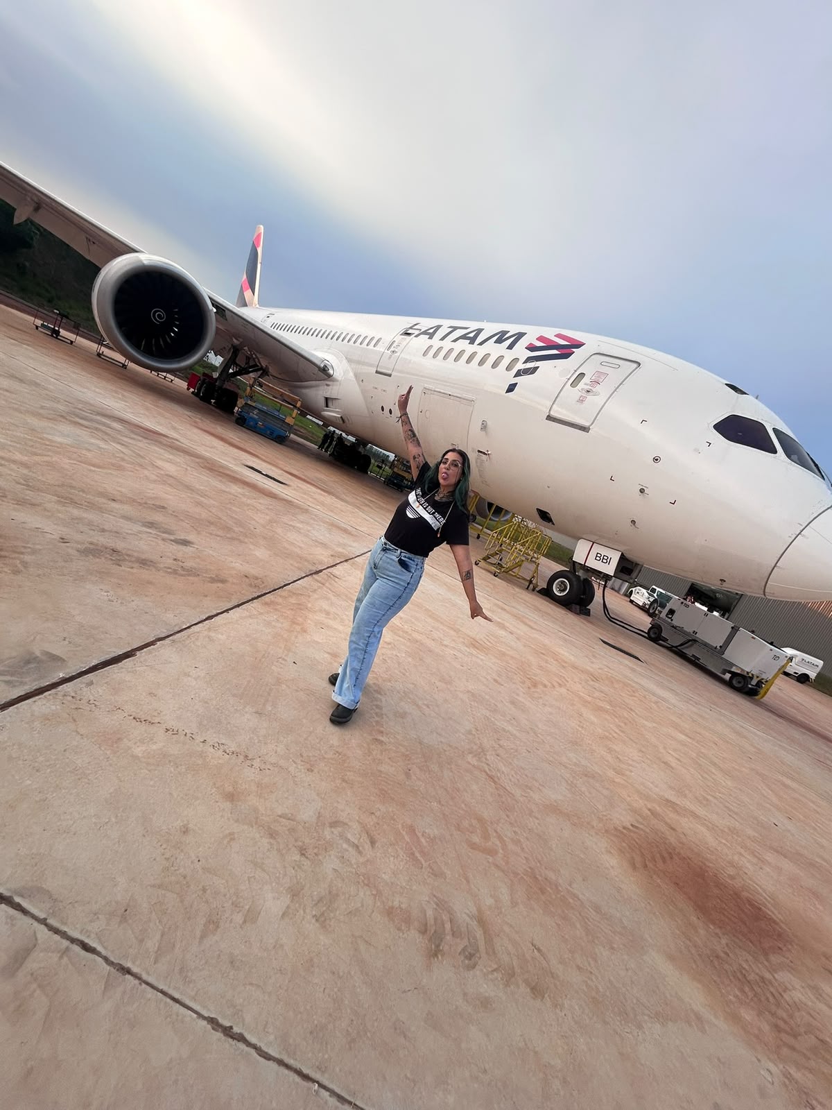 Na frente do 787